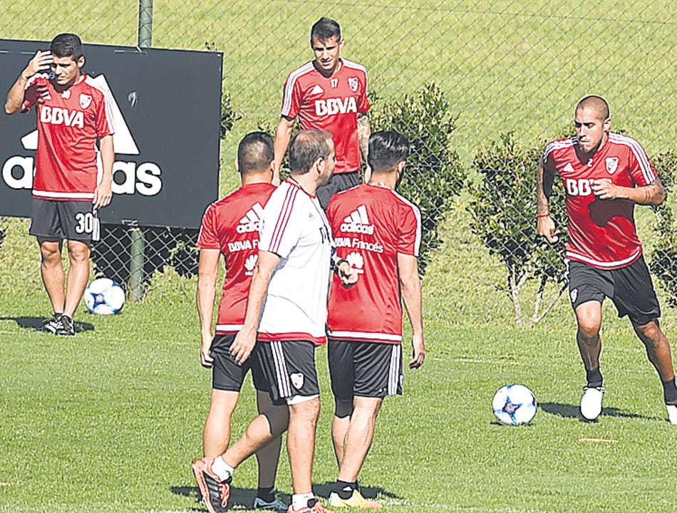 Maidana, ya recuperado, jugó ayer para los titulares. Ocuparía el lugar de Mina ante Independiente Rivadavia.