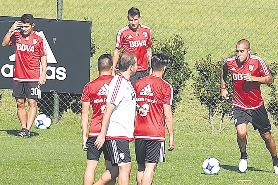 Maidana, ya recuperado, jugó ayer para los titulares. Ocuparía el lugar de Mina ante Independiente Rivadavia.