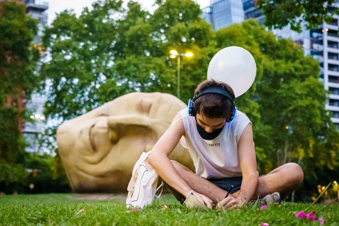 Una experiencia de site specific, para la que hay que caminar desde el Lago Regatas, en Palermo, hasta el río.