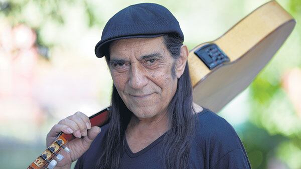 “Con la excusa de amores y desventuras, me largo con todo en cualquier idioma”, dice Fontova.