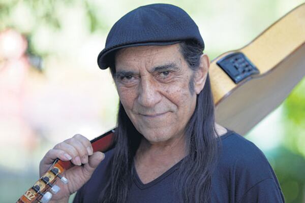 “Con la excusa de amores y desventuras, me largo con todo en cualquier idioma”, dice Fontova.