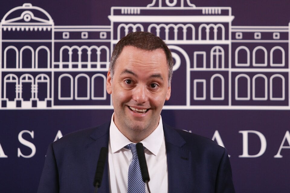 Manuel Adorni se expone todas las mañanas a justificar los exabruptos del presidente Javier Milei.