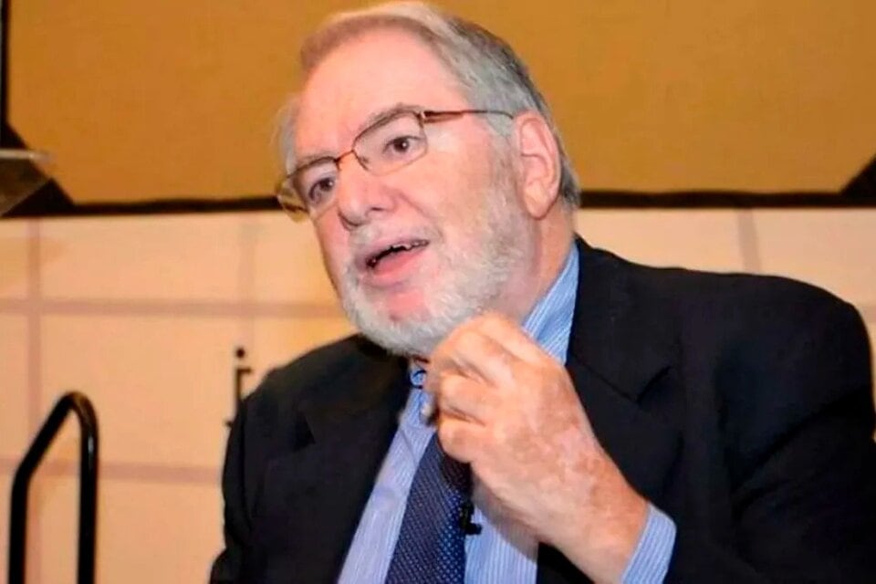 Loser asegura que se malgastan los dólares del Banco Central.