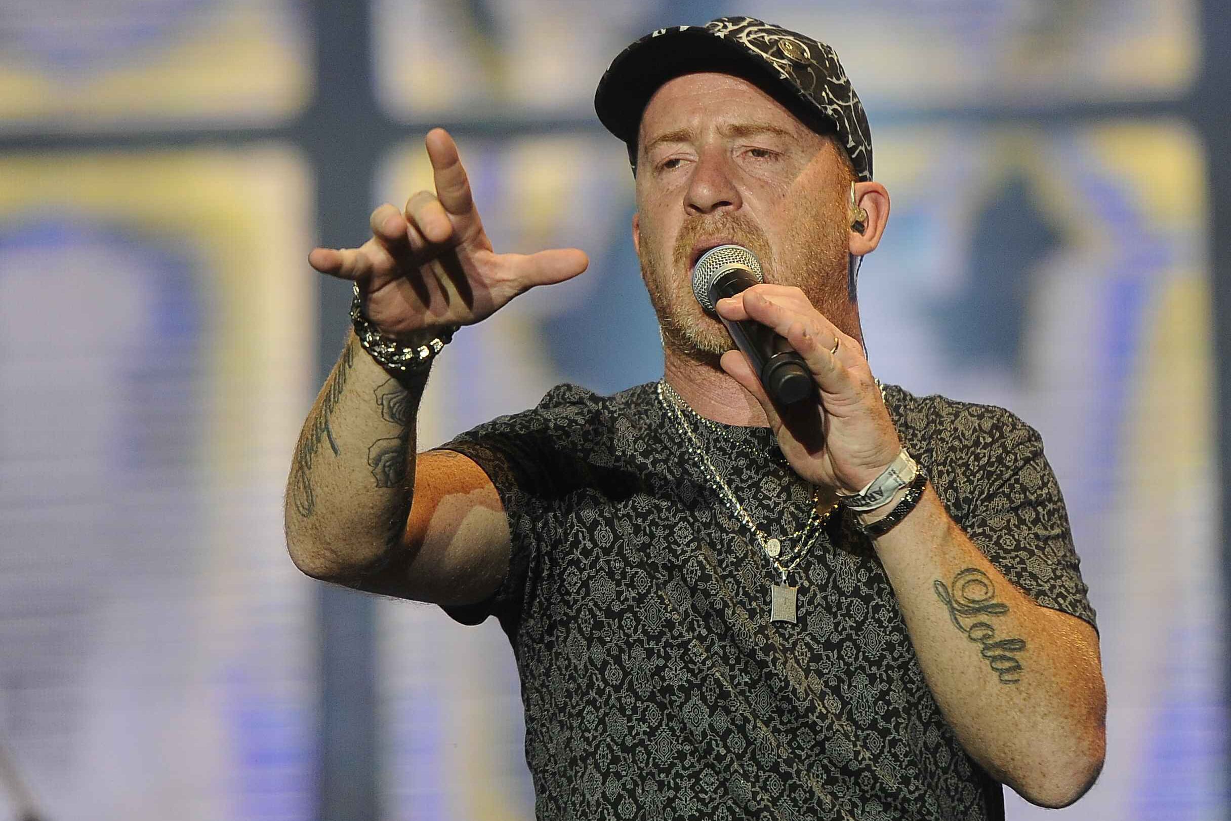 Rolo Sartorio, el cantante de la Berisso, víctima de una salidera bancaria.