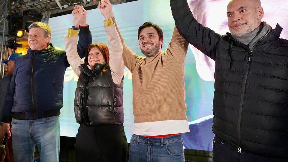Ignacio Torres junto a Bullrich y Rodríguez Larreta, durante los festejos del triunfo en Chubut.