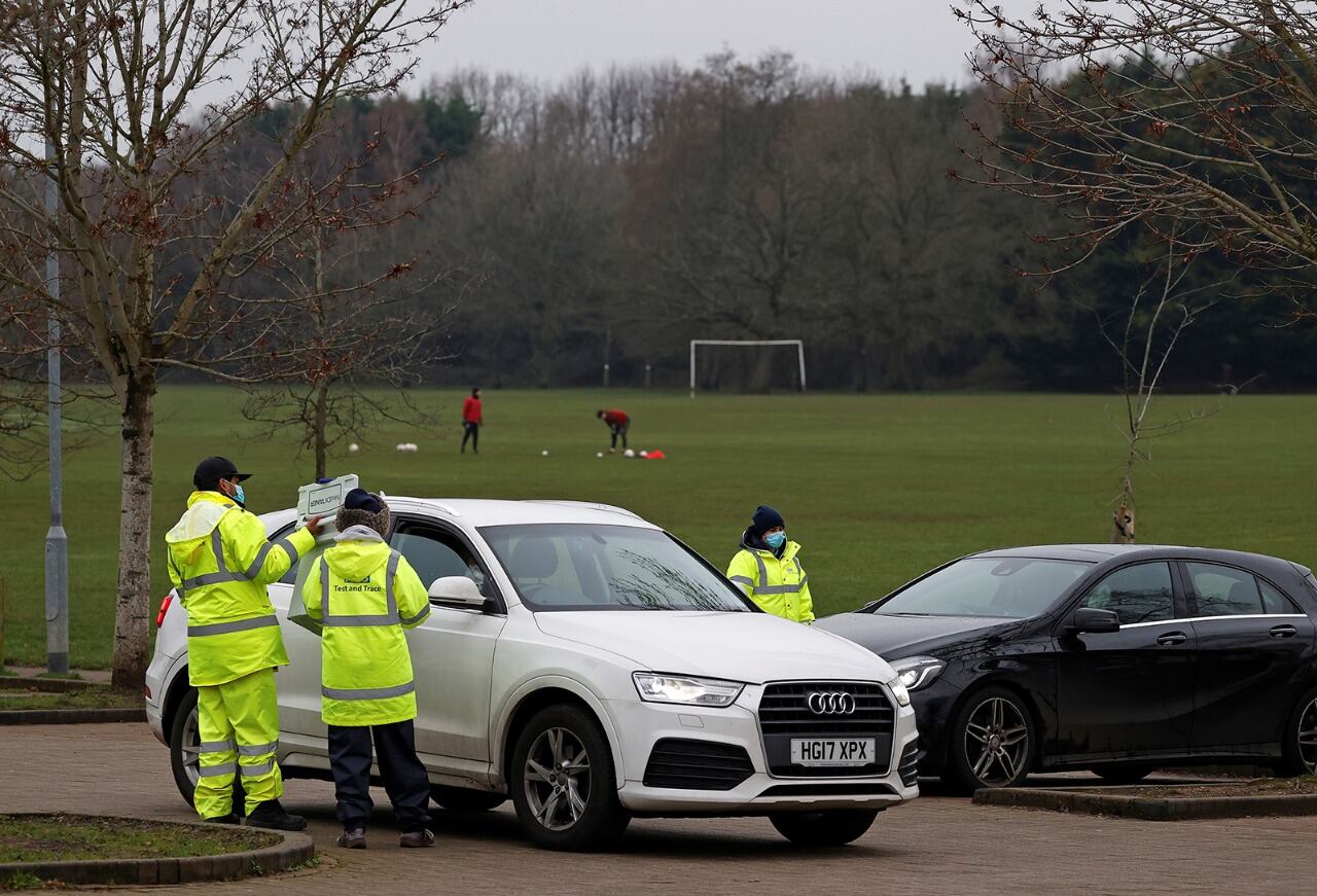 El ministro de Sanidad, Matt Hancock, llamó a todos los habitantes de las zonas afectadas a hacerse la prueba, tengan o no síntomas.