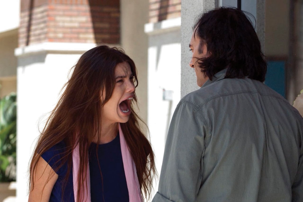 Lucila Solá en una de las escenas más icónicas de "Un buen día", donde encarna a la protagonista, una joven con un temperamento desregulado y con un corazón noble.