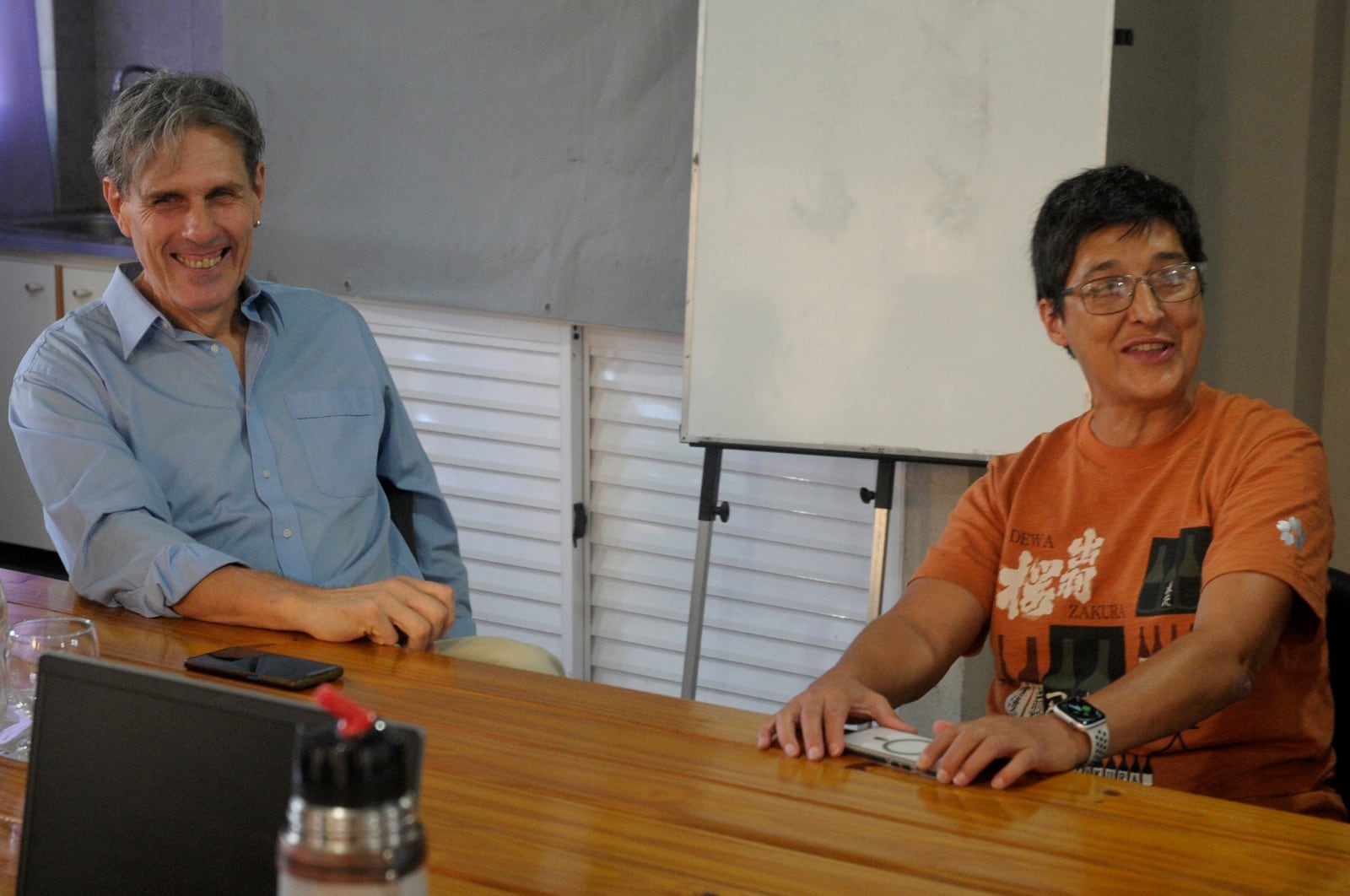 Jon Uriarte y Laura Martinel, integrantes de la agrupación Deportistas del Campo Popular