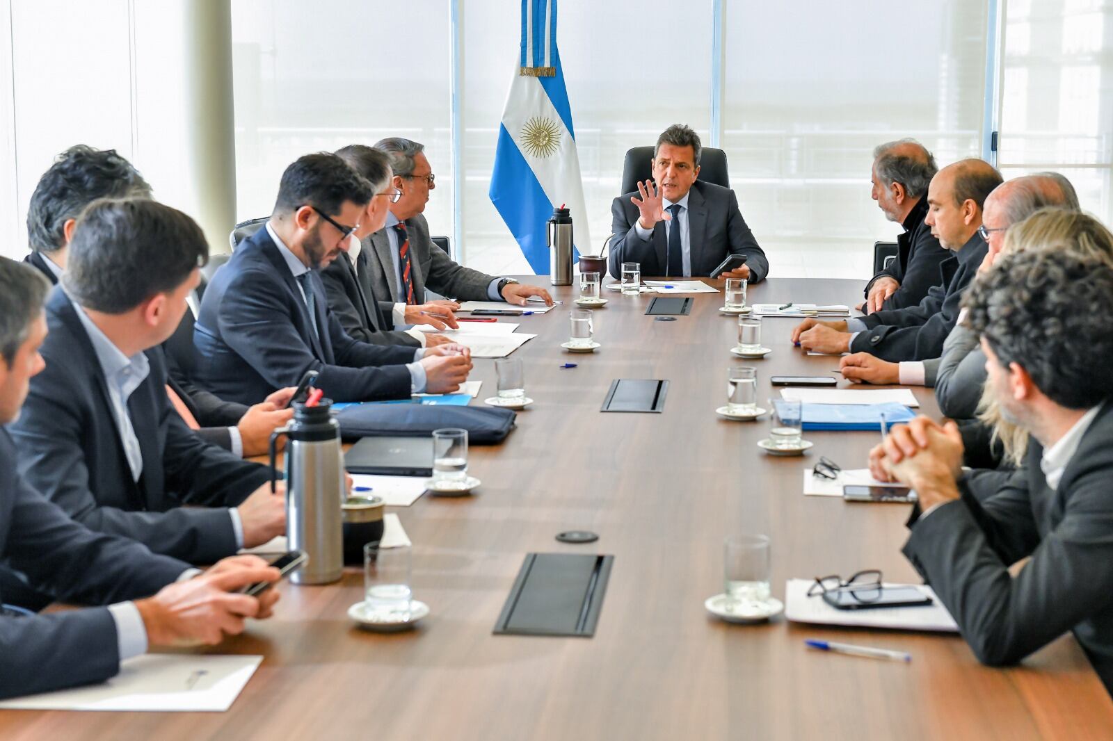 Sergio Massa dirigió por zoom las negociaciones con el FMI y el CAF.
