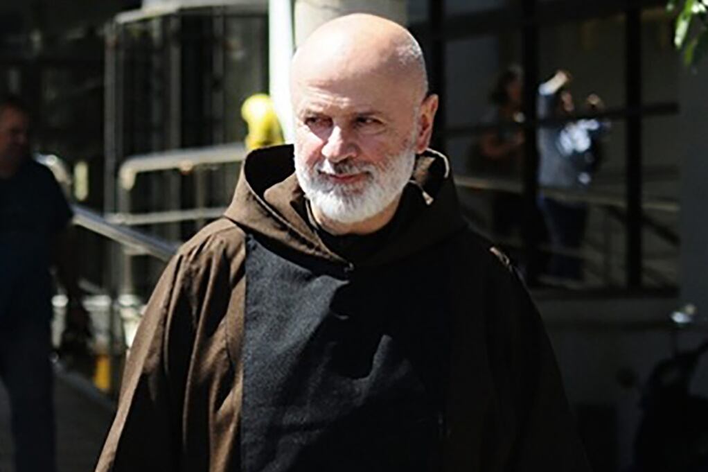 Padilla está siendo juzgado por abusar de un exseminarista.