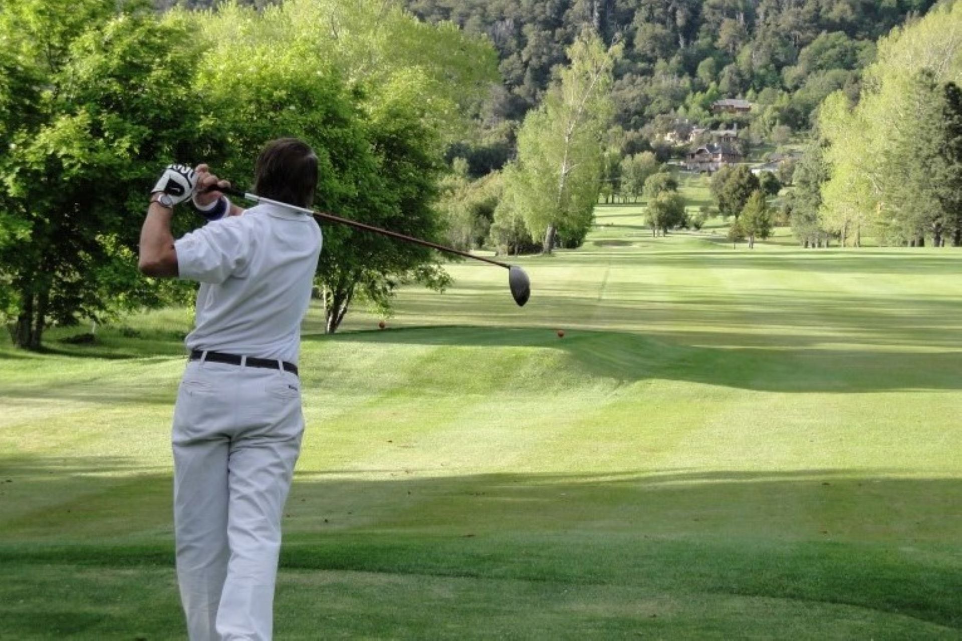 La jueza federal de Bariloche, Silvina Dominguez, falló a favor de la copmunidad mapuche en Bariloche, que había demandado a un grupo inmobiliario por usurpar tierras ancestrales.  