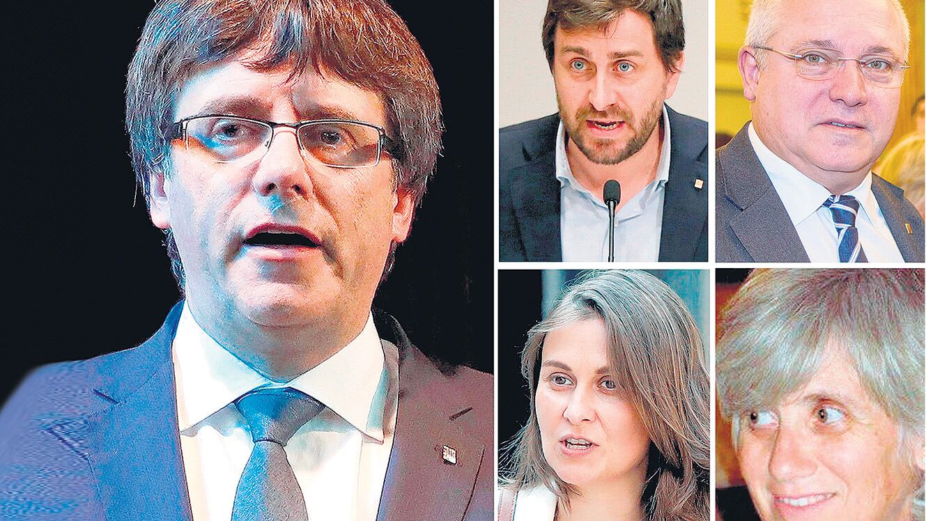 Puigdemont y los cuatro ex ministros que enfrentan una orden de captura internacional por sedición.