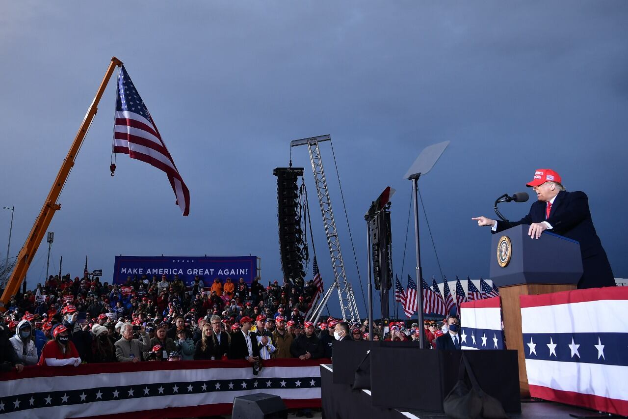 Trump en un acto de campaña en el aeropuerto de Muskegon, estado de Michigan.