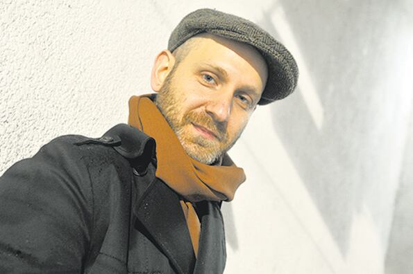 Eberstein se presentará hoy a las 21 en el Club Atlético Fernández Fierro.