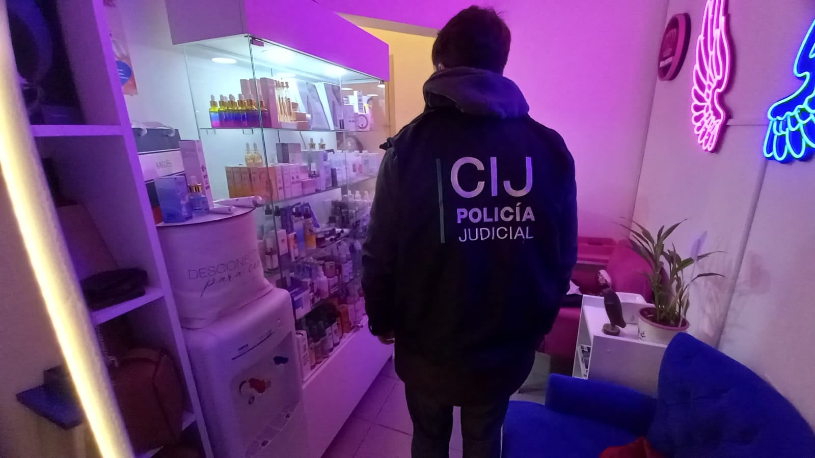 En el lugar se hallaron numerosos elementos clínicos y evidencia sobre residuos patogénicos que no tenían autorización de descarte. (Foto: MPF)