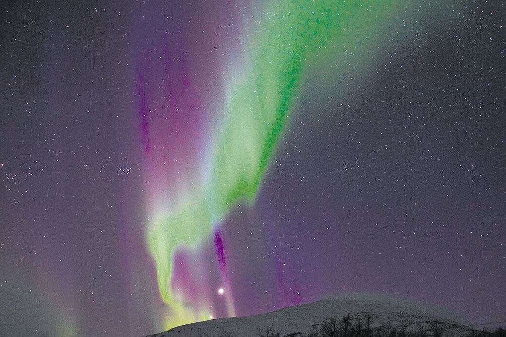 Auroras boreales, un espectáculo mágico en el cielo nórdico.