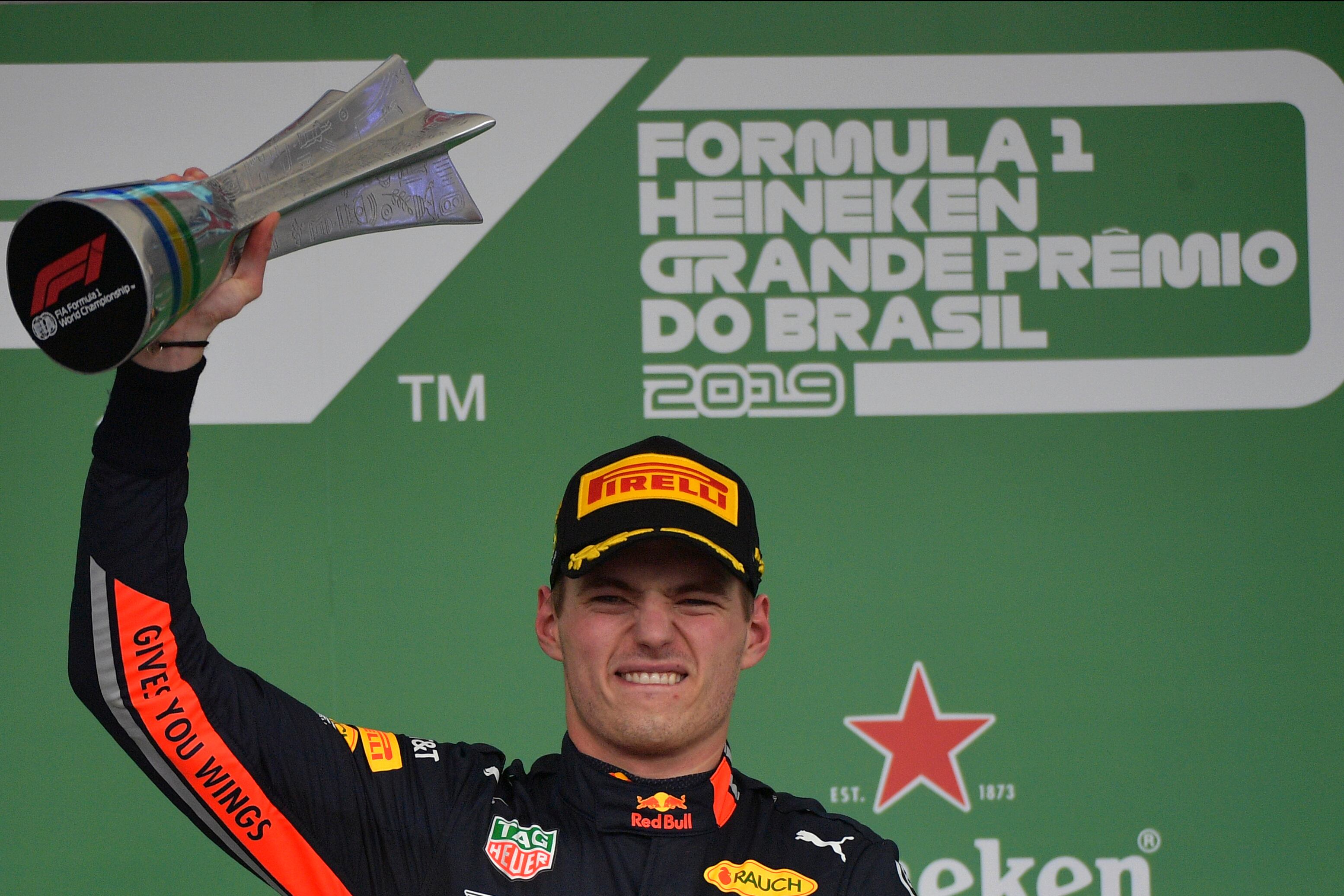 Max Verstappen, en lo más alto del podio en Interlagos, Brasil. 