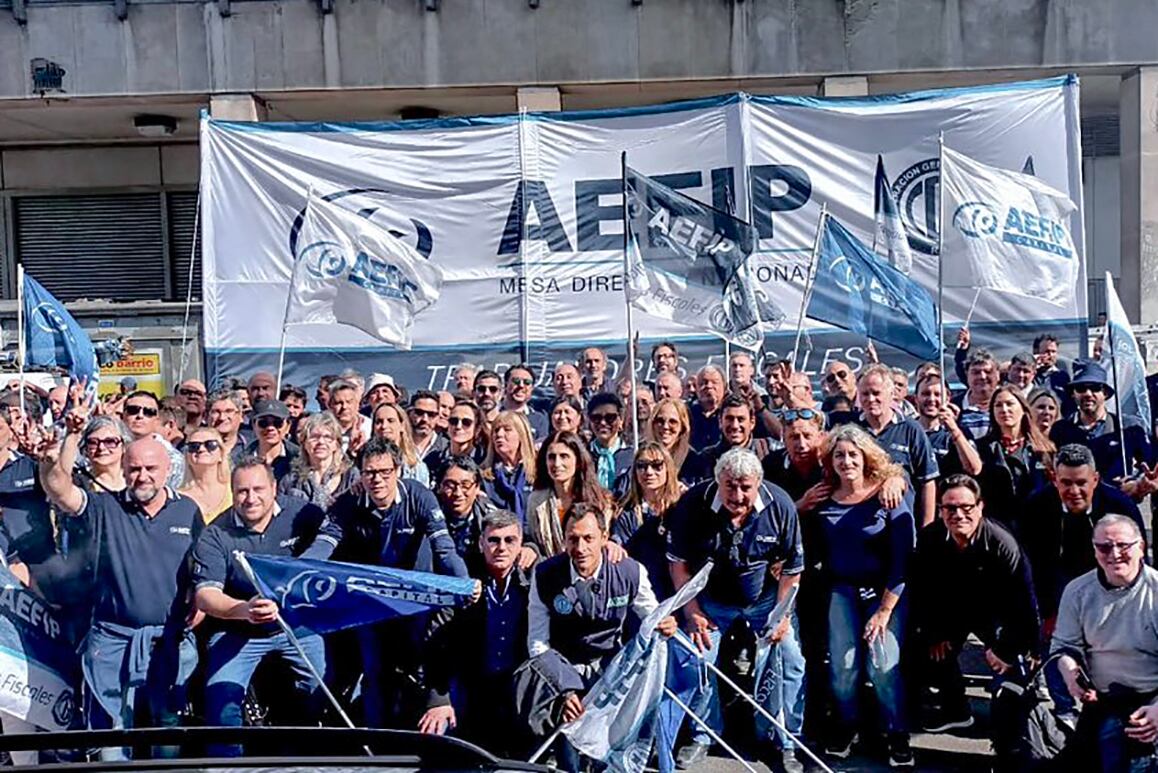 Los trabajadores de la AFIP preparan su plan de lucha contra el eventual cierre de la agencia. 