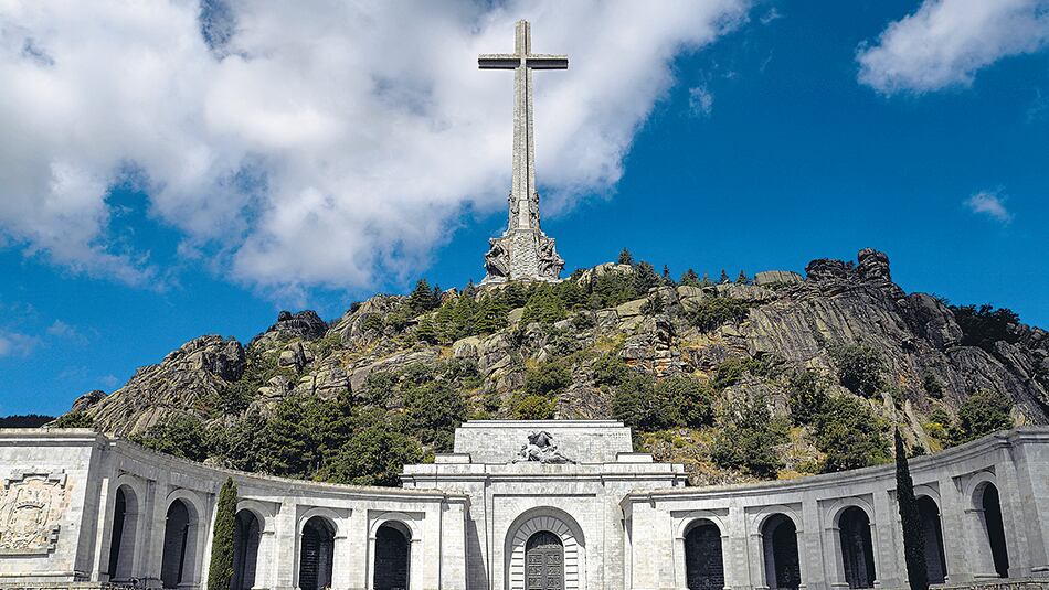 El mausoleo, levantado entre 1940 y 1958, se encuentra en la sierra de Guadarrama.