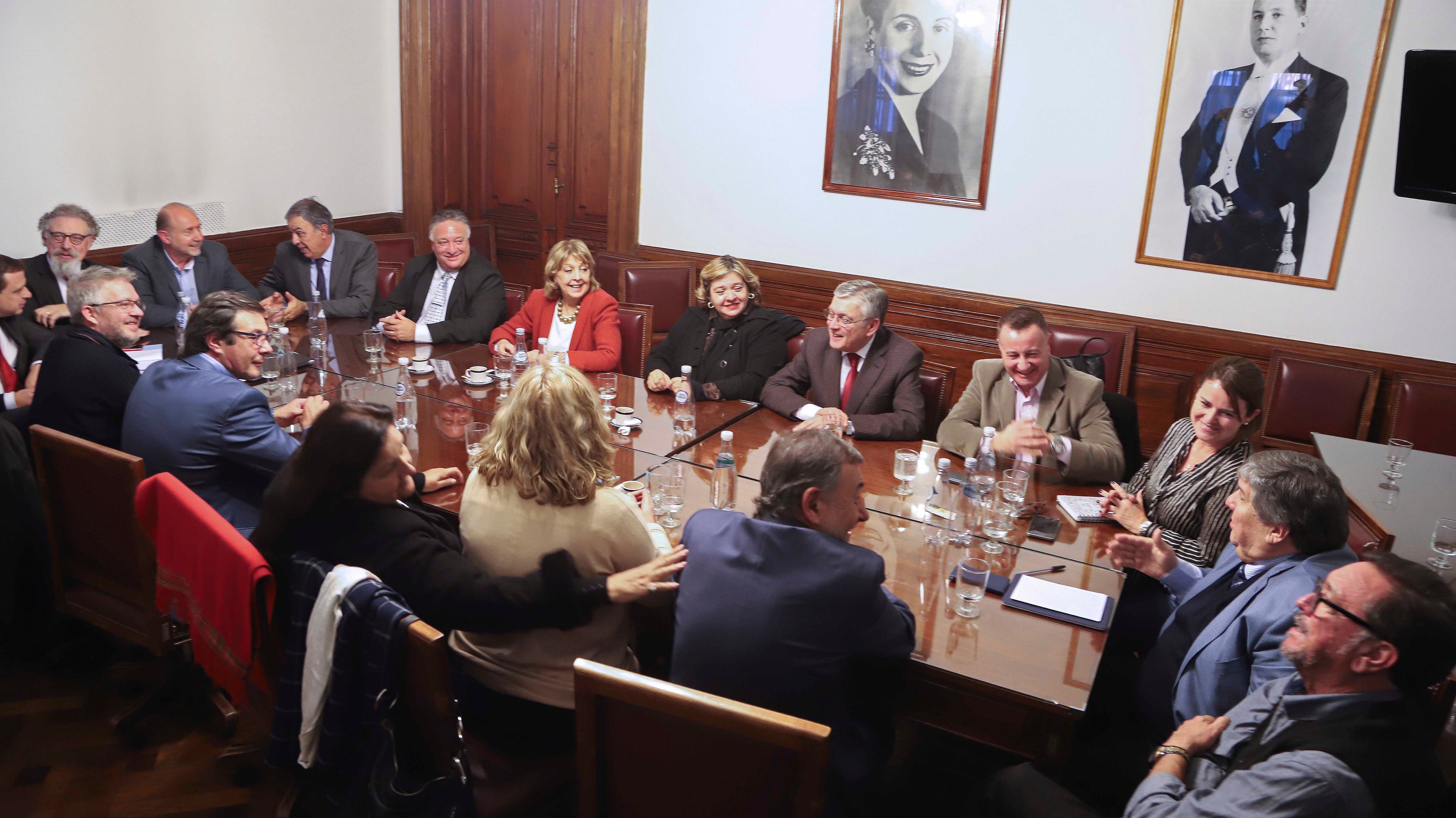 La reunión donde se eligio a Carlos Caserio como sucesor de Miguel Pichetto.