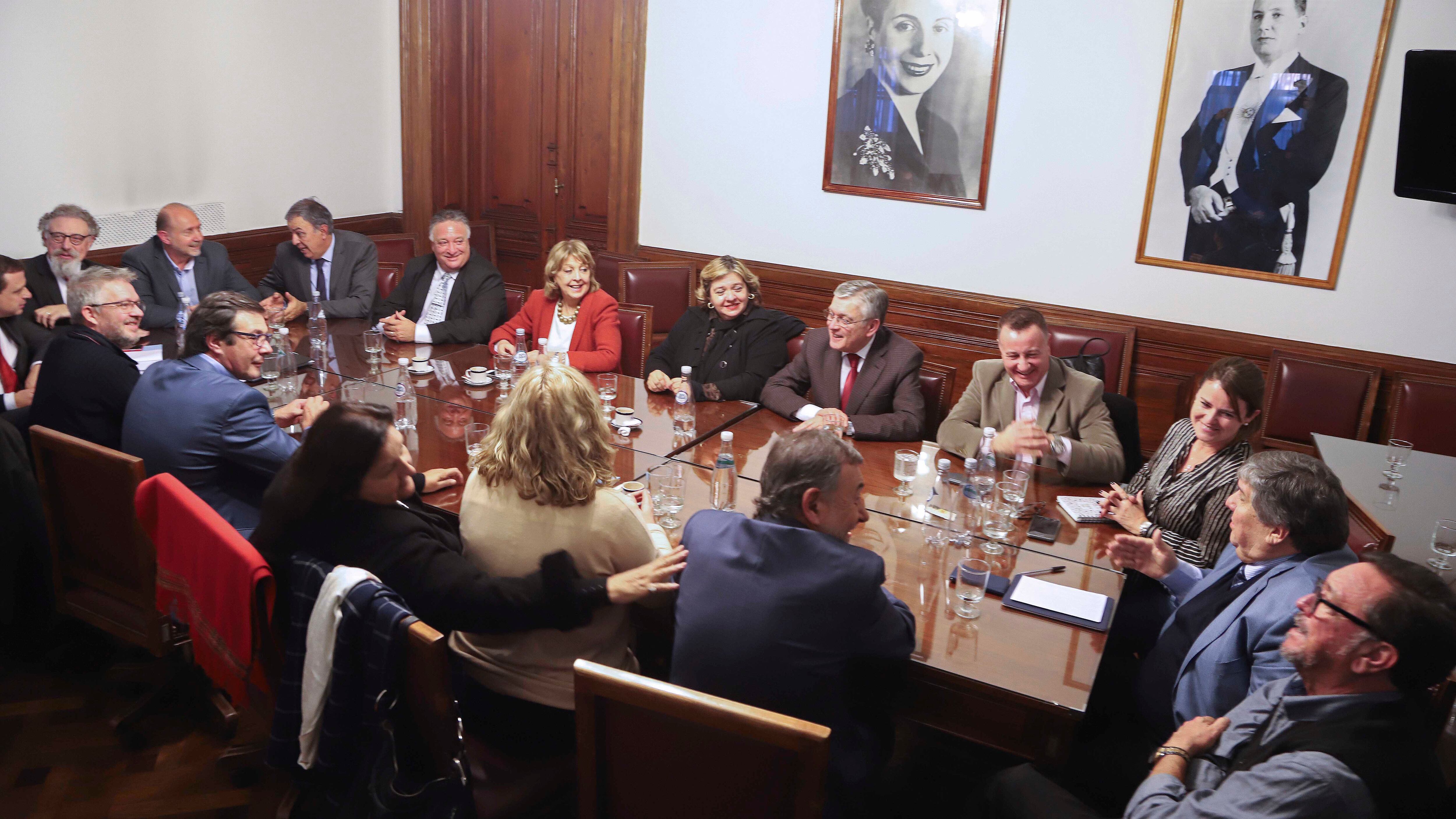 La reunión donde se eligio a Carlos Caserio como sucesor de Miguel Pichetto.