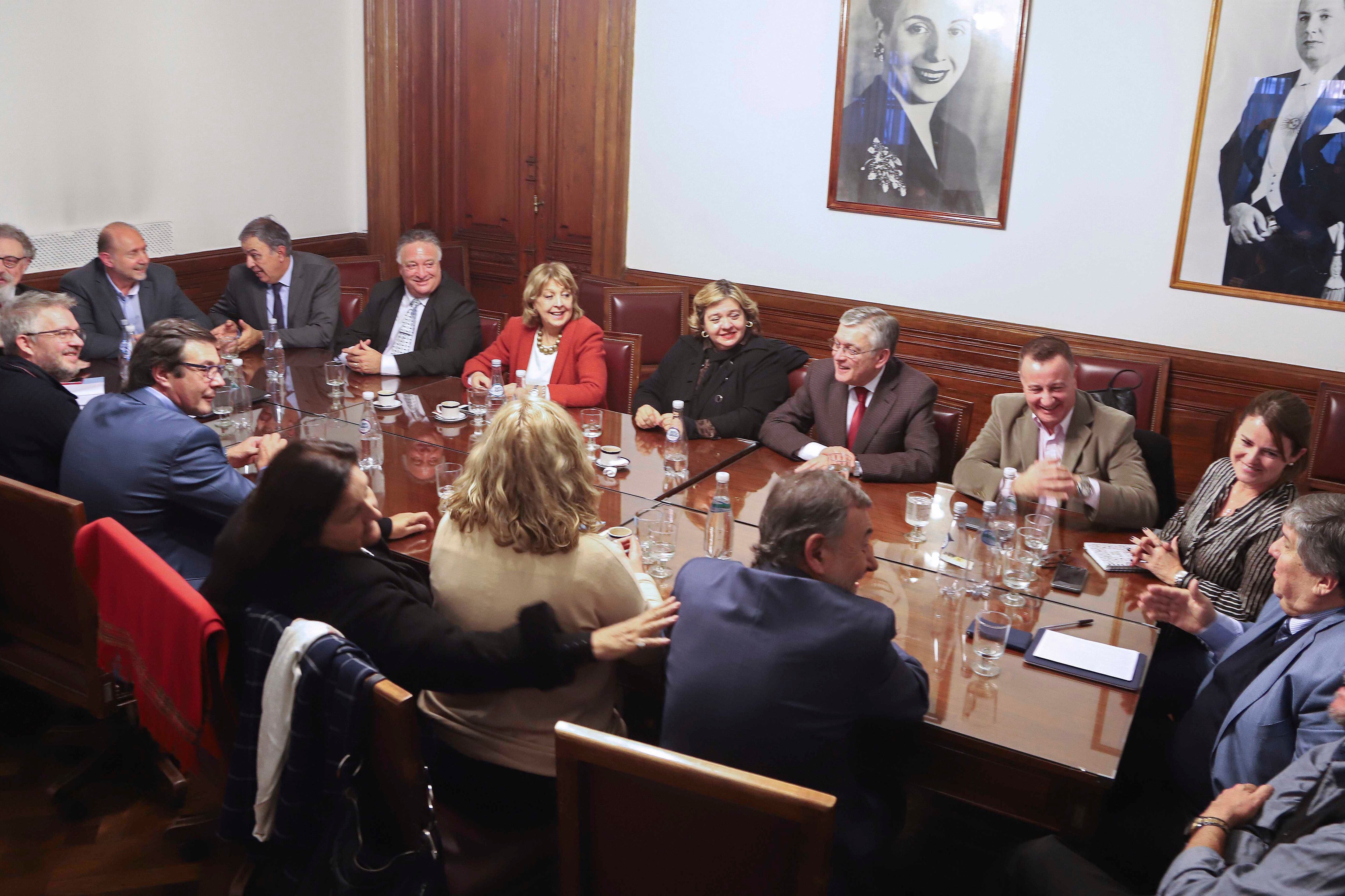 La reunión donde se eligio a Carlos Caserio como sucesor de Miguel Pichetto.