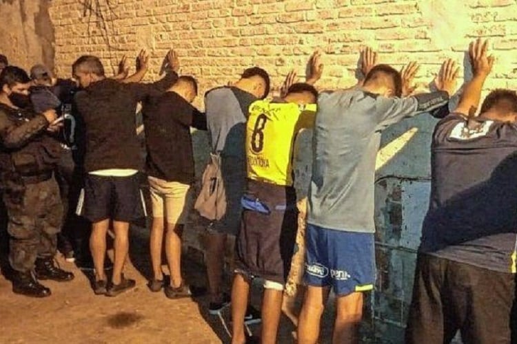 La policía detuvo a un centenar de hinchas de Central tras el partido.