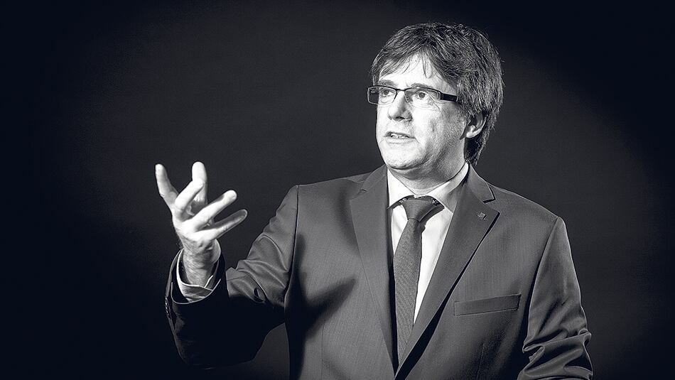 El partido de Puigdemont busca reformar la ley de la presidencia autonómica para permitir su investidura a distancia.