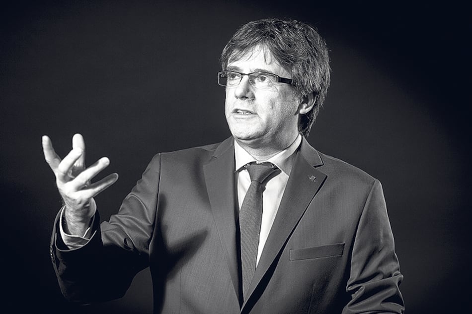 El partido de Puigdemont busca reformar la ley de la presidencia autonómica para permitir su investidura a distancia.