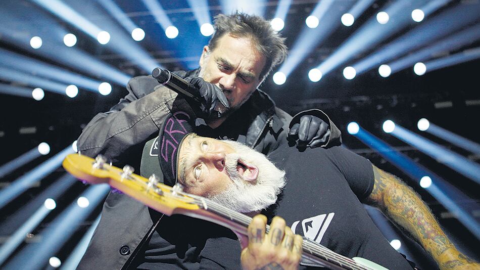 Vicentico junto a Flavio. La excusa del show fue la presentación de La salvación de Solo y Juan.