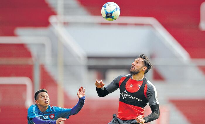 Jonás Gutiérrez fue titular en Bahía Blanca, pero hoy no estará porque jugó la Copa para Defensa.