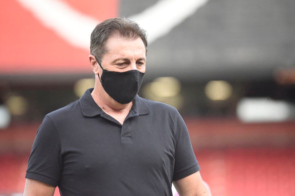 El técnico leproso no le encuentra la vuelta al equipo.