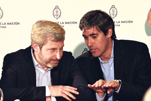 El ministro Rogelio Frigerio y el secretario de Asuntos Políticos, Adrián Pérez.
