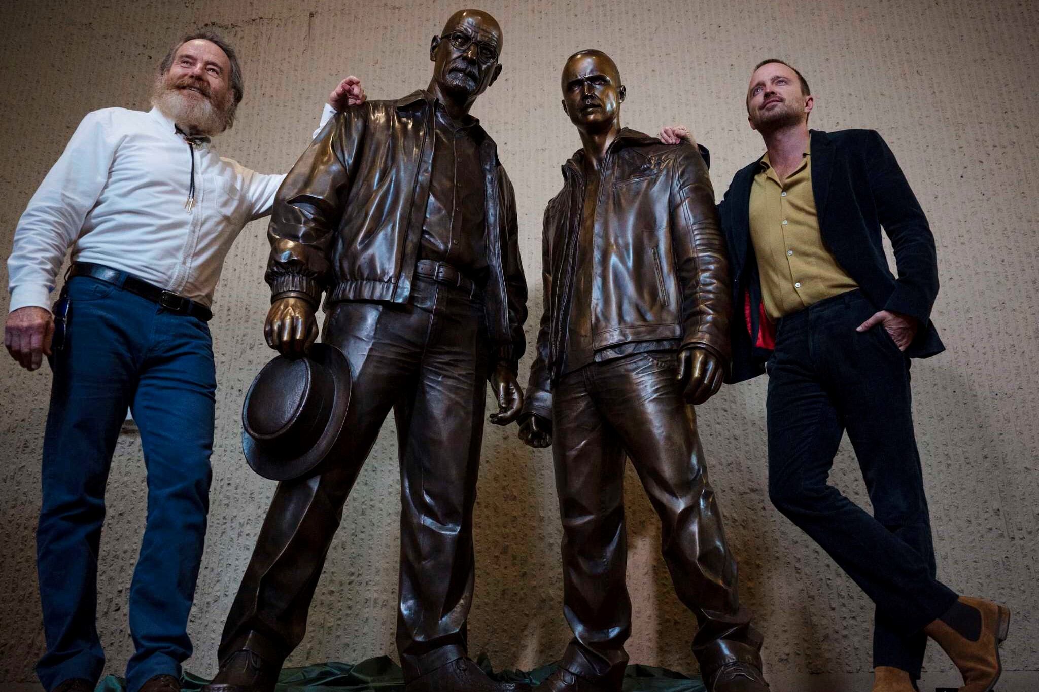 Inauguraron estatuas en homenaje a los protagonistas de Breaking Bad en Albuquerque. Imagen: Twitter