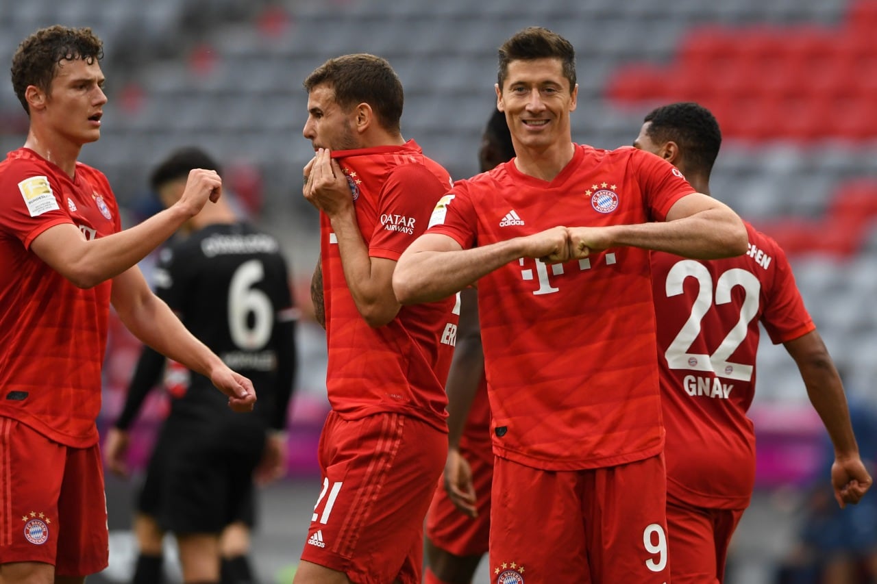 El festejo de uno de los goles del líder.