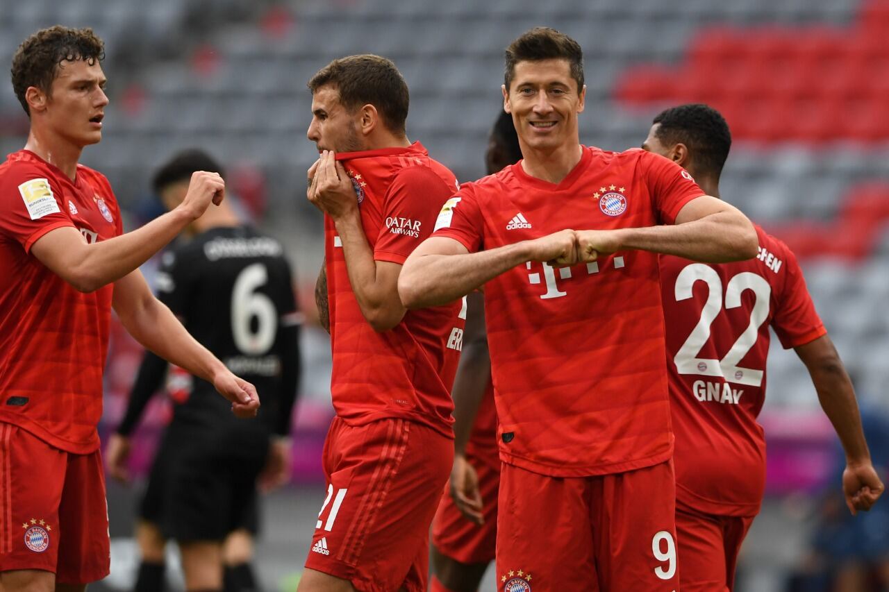 El festejo de uno de los goles del líder.