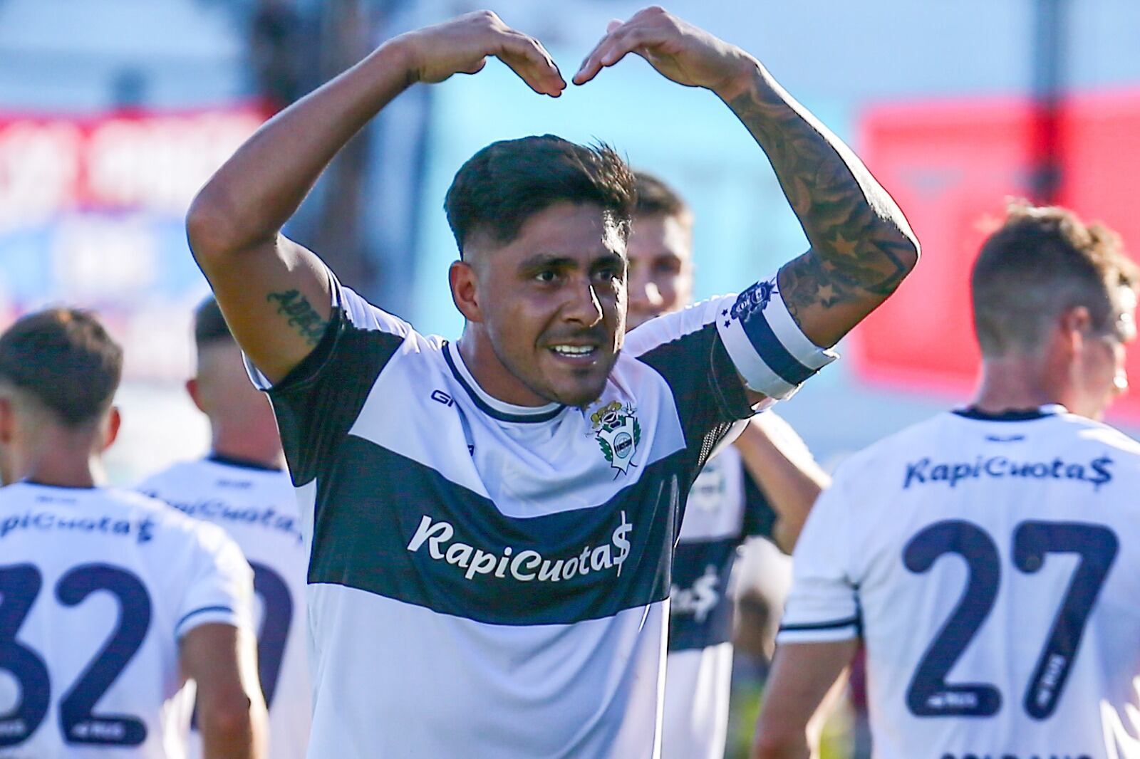 Tarragona celebra el gol de la victoria para el Lobo platense