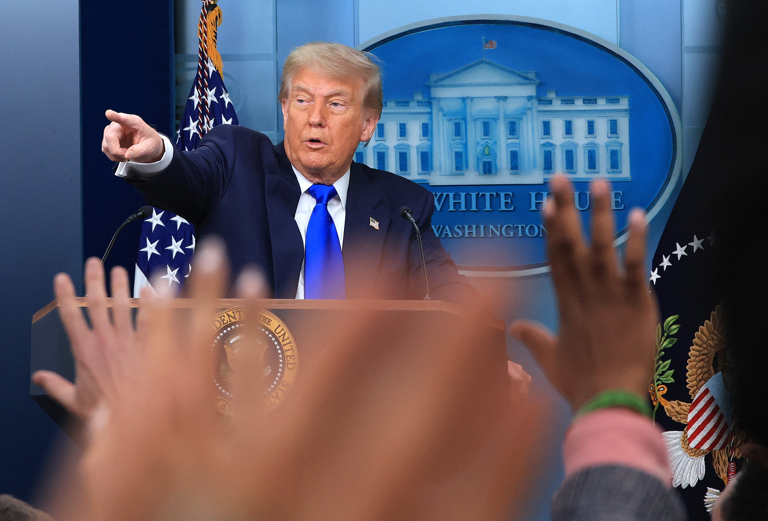 "Irán e Israel están exhaustos. ¿Sabes en qué están pensando? Piensan en el mañana, en intentar vivir", dijo Trump 