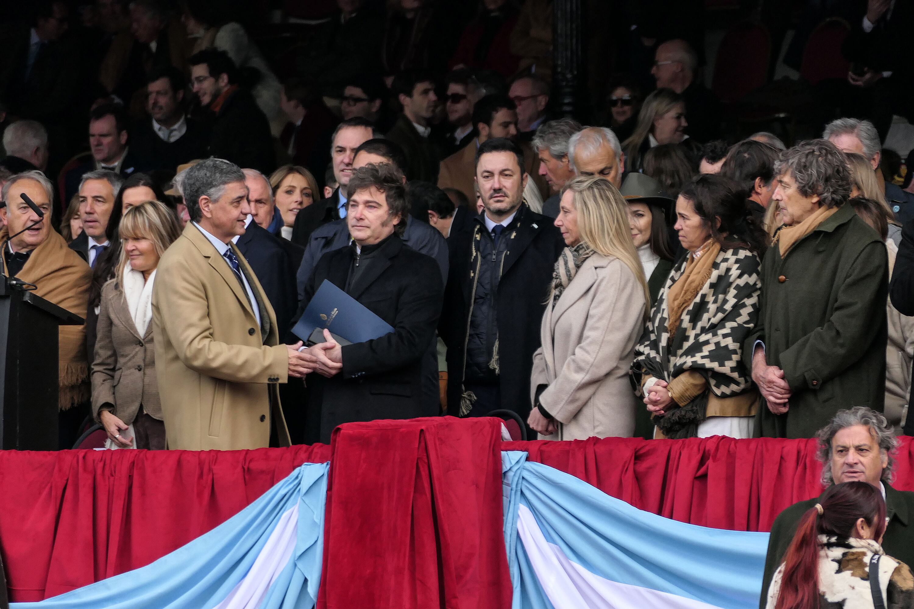 El intento de saludo de Jorge Macri a Javier Milei, sin respuesta 
