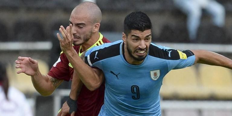 Suárez lideró el ataque uruguayo en un partido que acercó a la Celeste al Mundial.