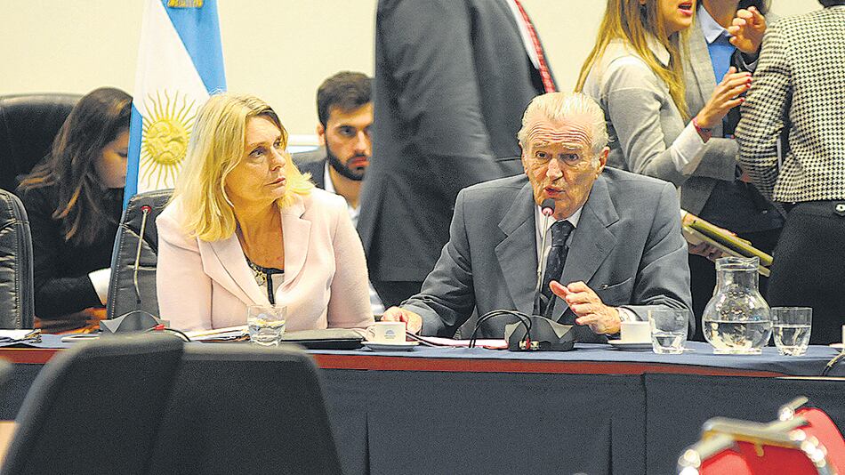 El secretario de Culto, Santiago De Estrada, defendió el proyecto en la reunión de comisión.