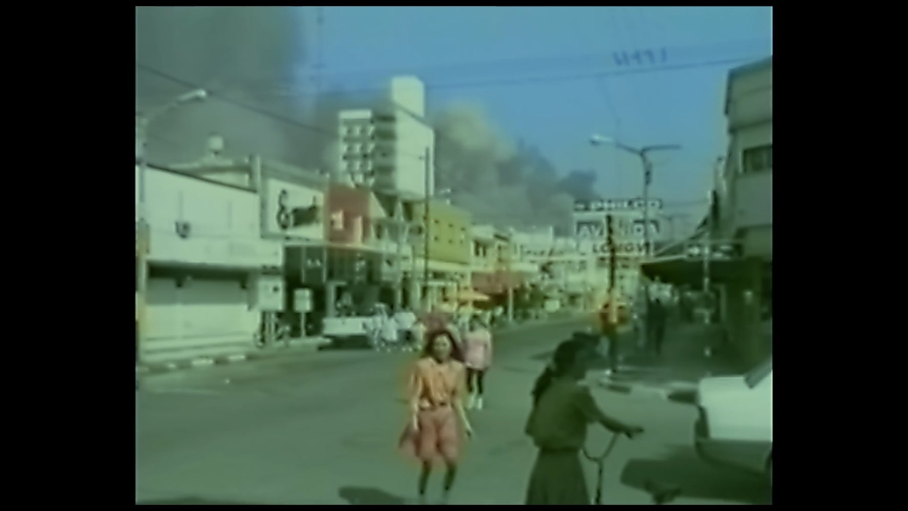 "Esquirlas" va de lo familiar a lo general y de lo público a lo privado.