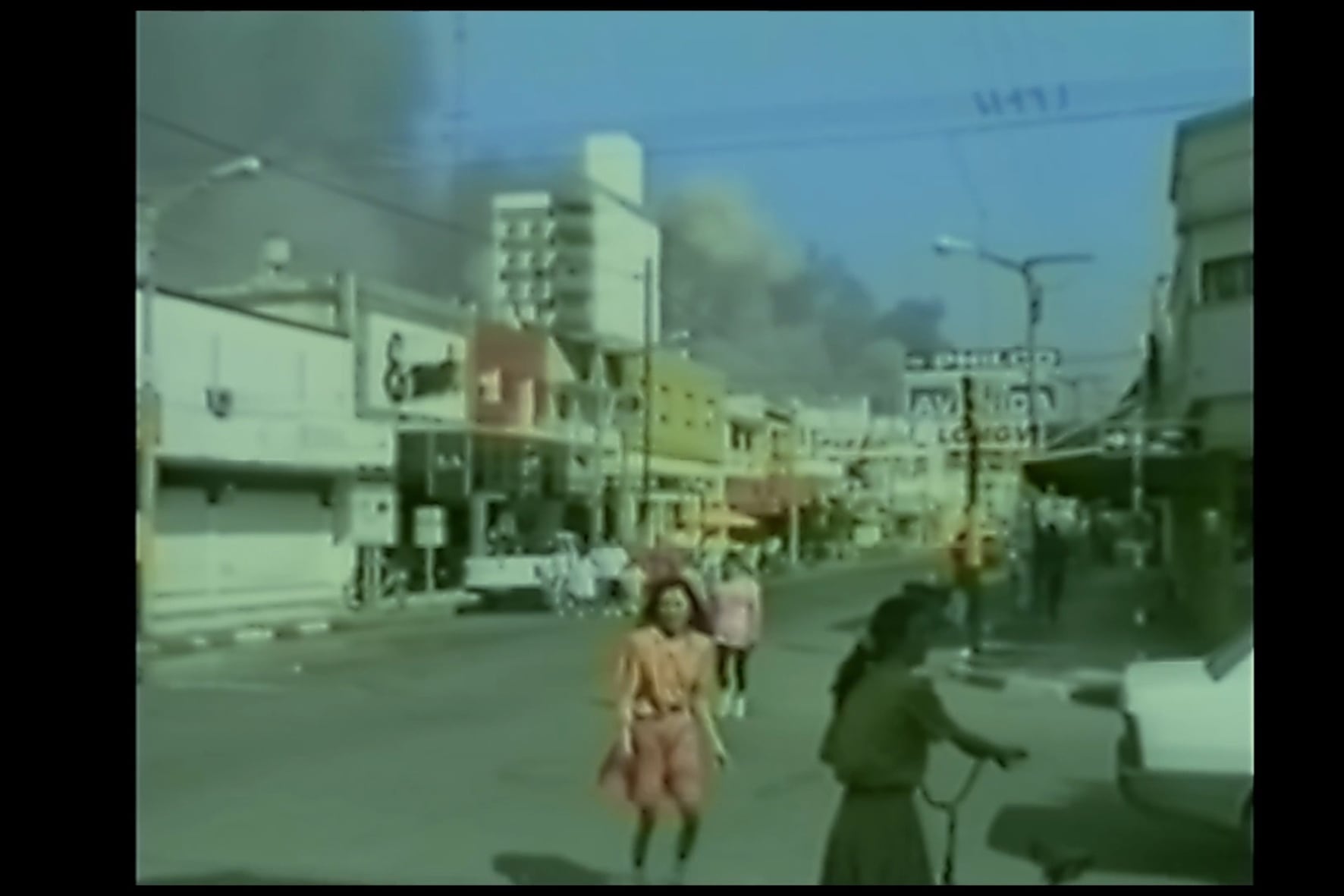 "Esquirlas" va de lo familiar a lo general y de lo público a lo privado.