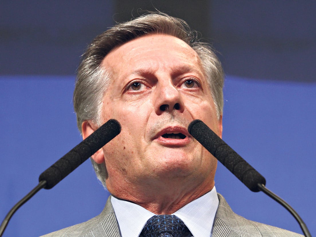 El ministro de Energía, Juan José Aranguren, festeja el tarifazo que beneficia a las eléctricas.