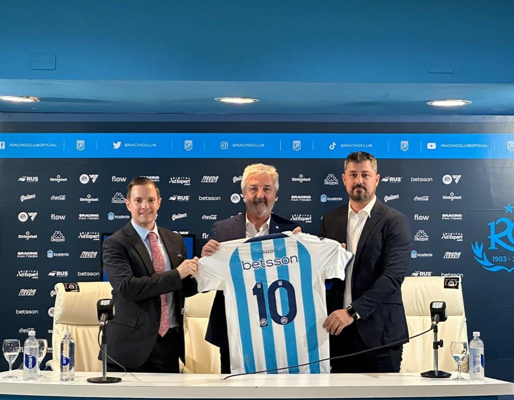 La camiseta de Racing con el nuevo auspiciante.