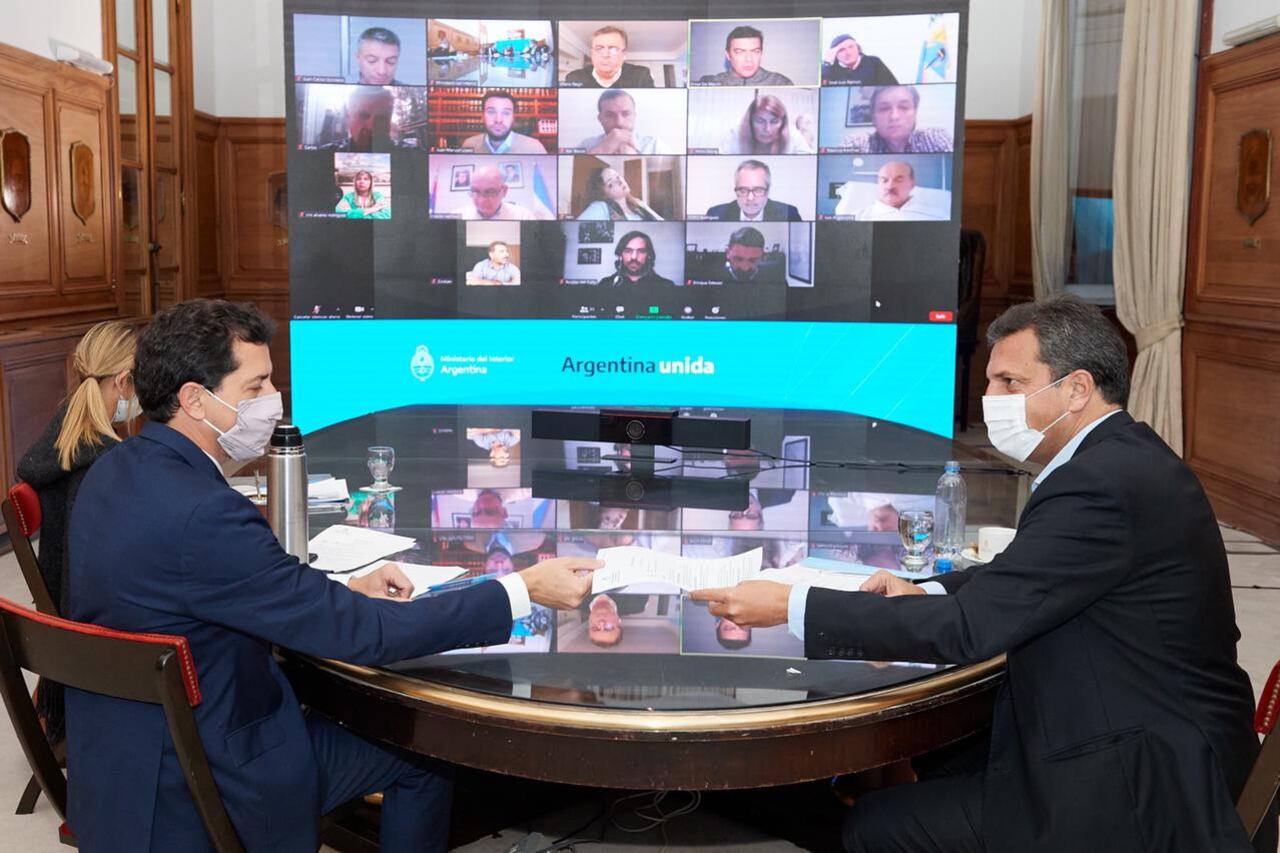 Wado de Pedro y Sergio Massa, los negociadores oficiales del acuerdo para postergar las elecciones.