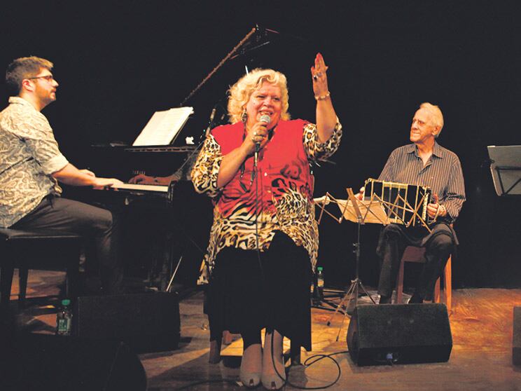María Graña junto al trío de Lavallén, Estigarribia y Cabarcos.
