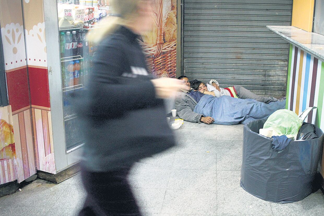 En la Comuna 1 se registran, en simultáneo, los mayores niveles de viviendas desocupadas y los mayores niveles de hacinamiento.