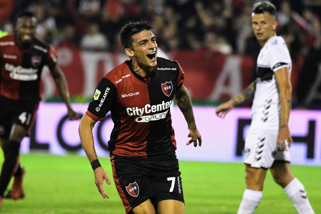 Juan Garro marcó el primero de Newell's ante Platense