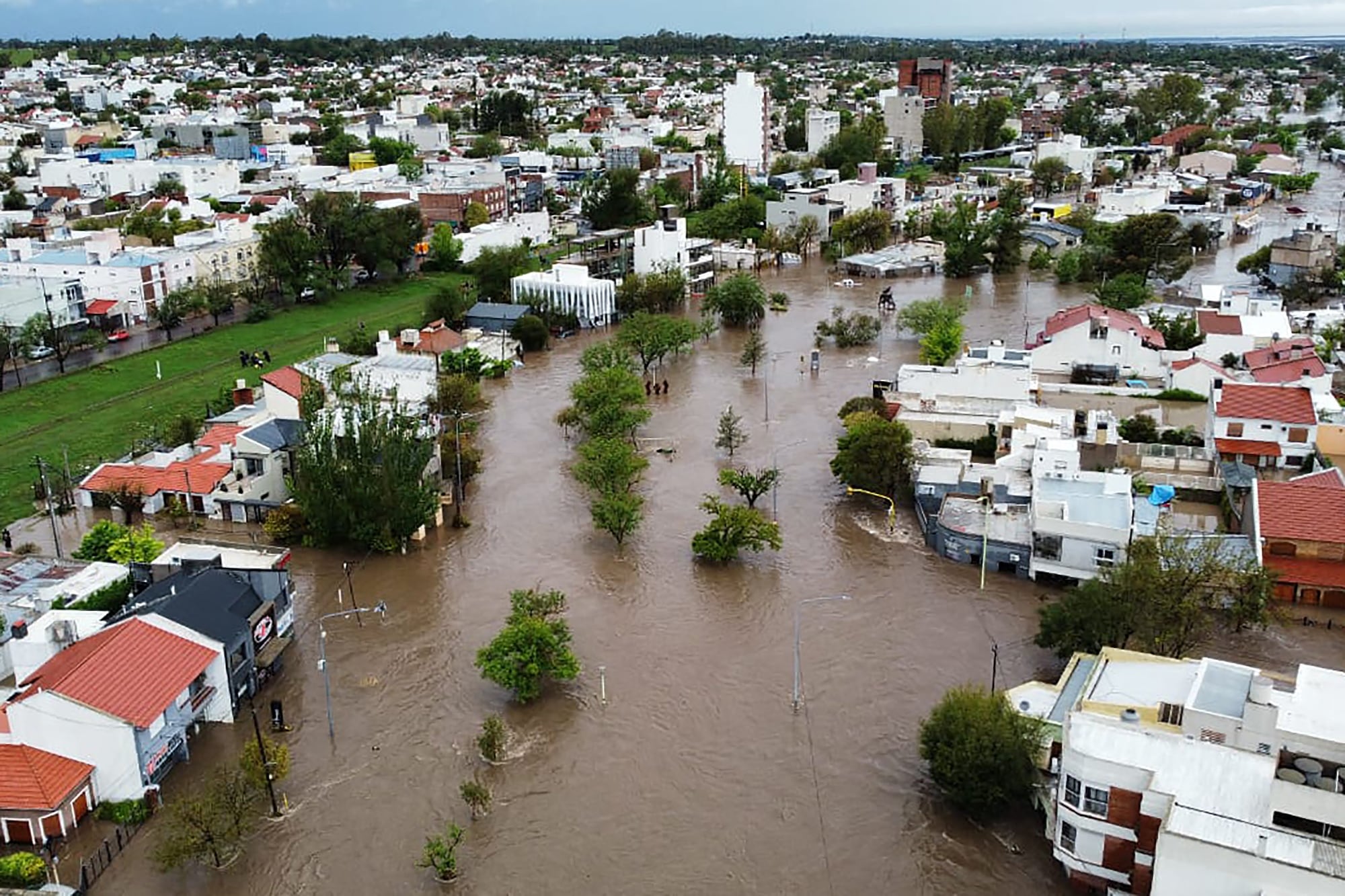 Avenidas como ríos en Bahía Blanca.